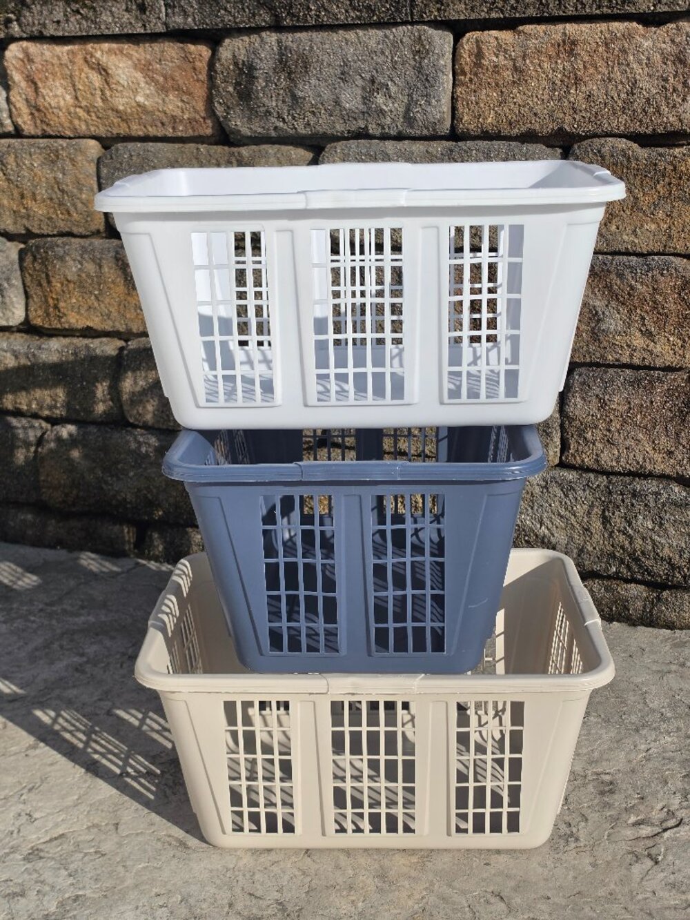 Lot of 3- Vtg Rubbermaid Rectangle Laundry Baskets Blue White Off White 2965 USA